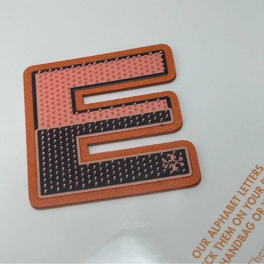 (new+tag) Tory Burch alphabet letter “E” stick them on phone, handbag or wallet